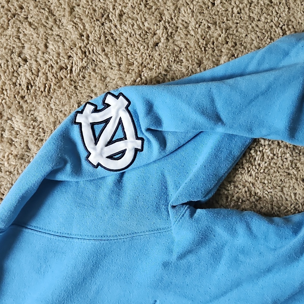 UNC Light Blue Sweatshirt, Size M - Picture 4 of 6